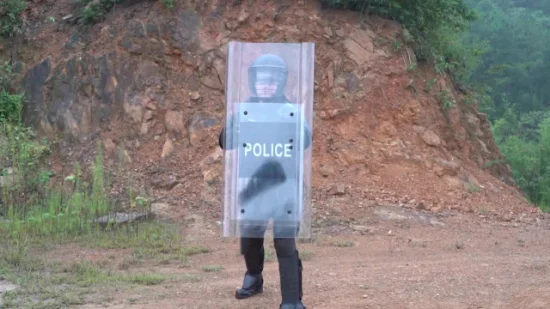 難燃剤を使用した警察用暴動スーツ